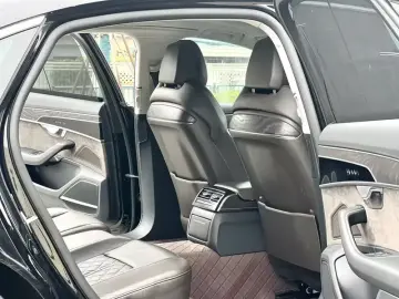 2022 Audi A8 с пробегом 95 000 км