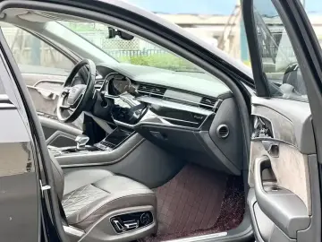 2022 Audi A8 с пробегом 95 000 км