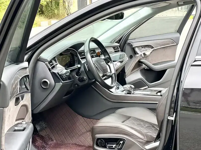 2022 Audi A8 с пробегом 95 000 км