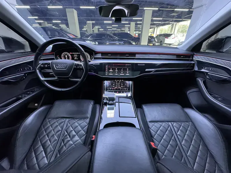 2022 Audi A8 с пробегом 165 000 км
