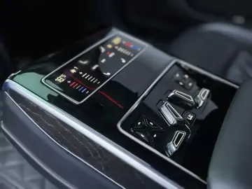 2022 Audi A8 с пробегом 165 000 км