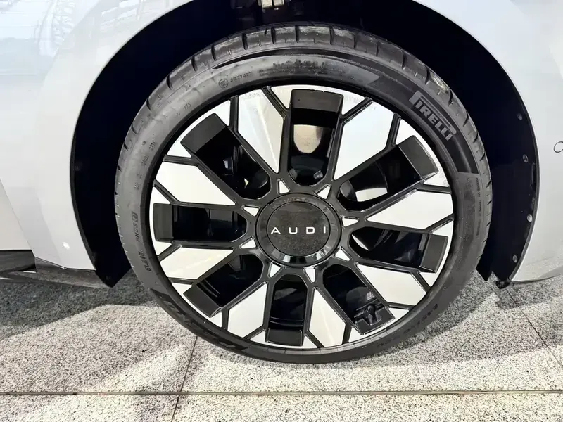 2026 Audi E5 с пробегом 19 700 км