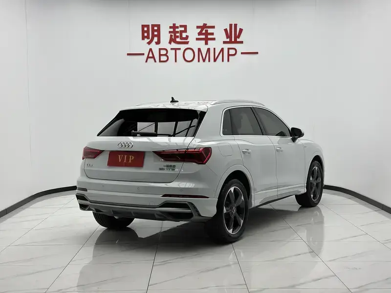 2023 Audi Q3 с пробегом 14 000 км