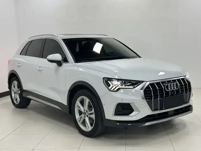2022 Audi Q3 с пробегом 7 000 км