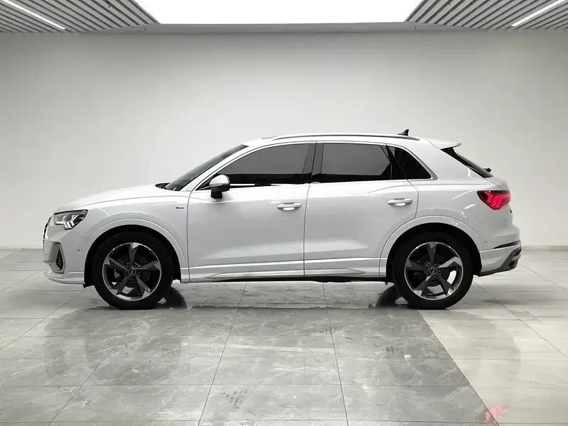2023 Audi Q3 с пробегом 50 900 км