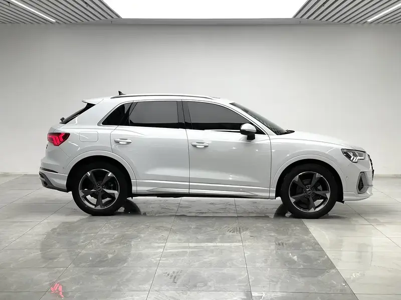 2023 Audi Q3 с пробегом 50 900 км