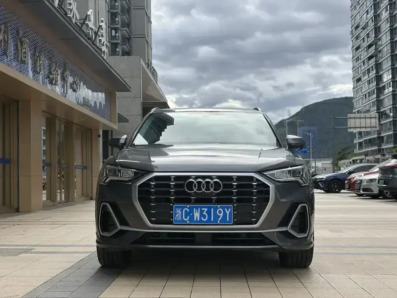 2022 Audi Q3 с пробегом 90 000 км