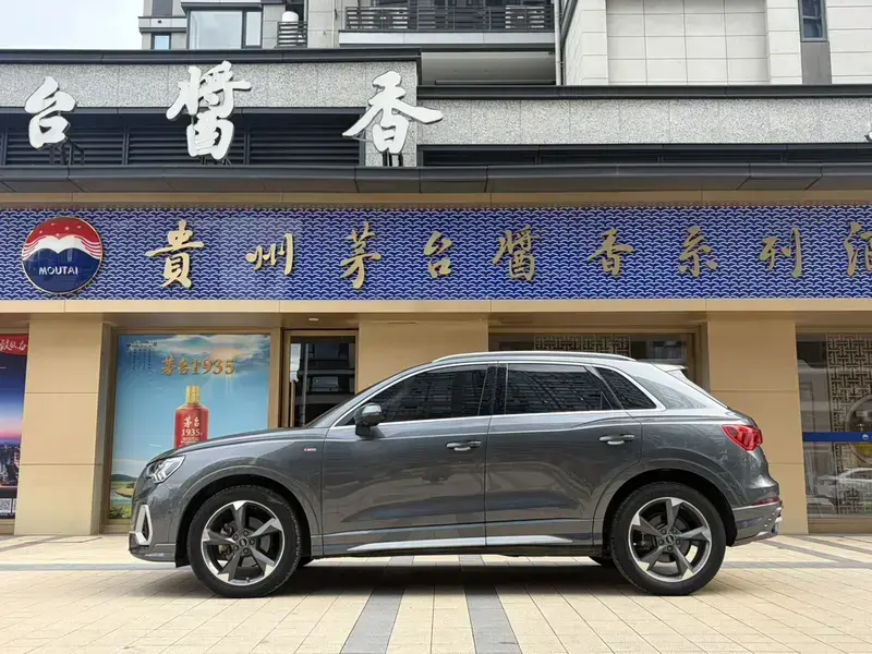 2022 Audi Q3 с пробегом 90 000 км