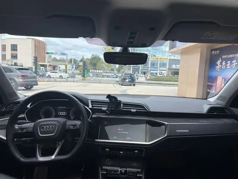 2022 Audi Q3 с пробегом 90 000 км