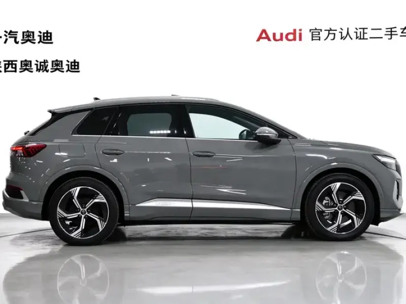 2022 Audi Q4 e-tron с пробегом 18 700 км