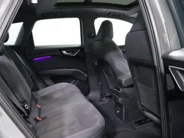 2022 Audi Q4 e-tron с пробегом 18 700 км