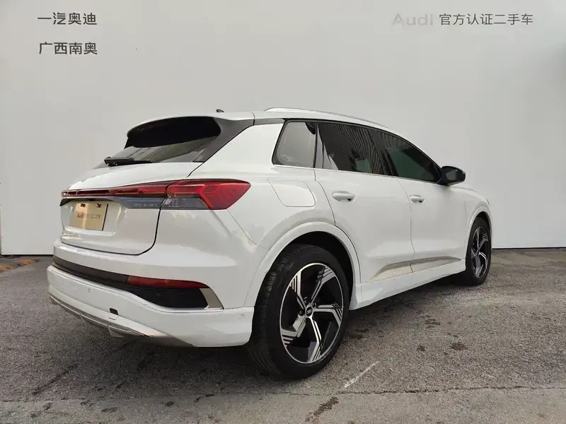 2023 Audi Q4 e-tron с пробегом 30 800 км
