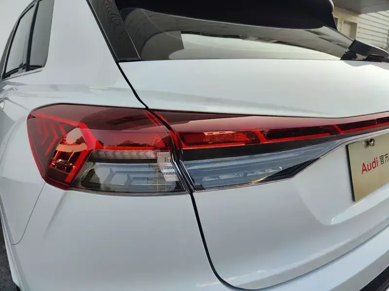 2023 Audi Q4 e-tron с пробегом 30 800 км