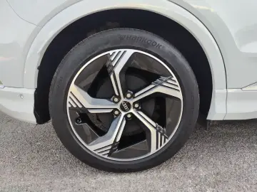 2023 Audi Q4 e-tron с пробегом 30 800 км