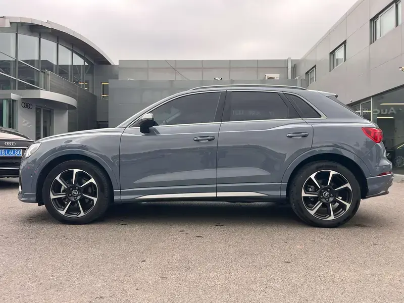 2022 Audi Q3 с пробегом 83 000 км