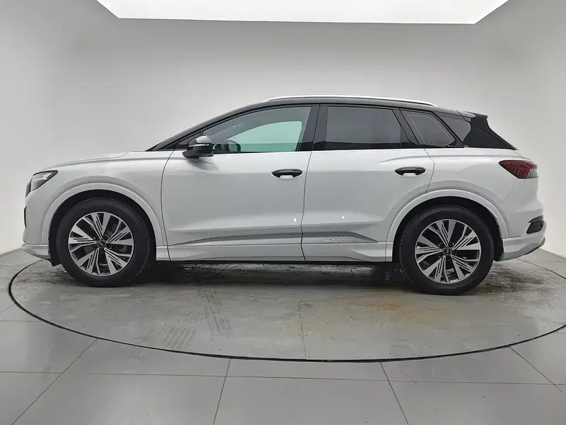2024 Audi Q4 e-tron с пробегом 6 300 км