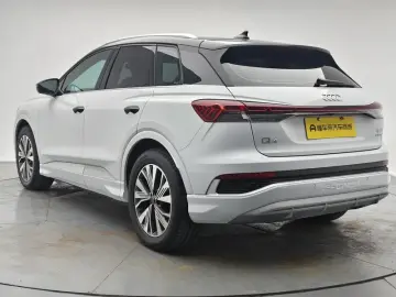 2024 Audi Q4 e-tron с пробегом 6 300 км