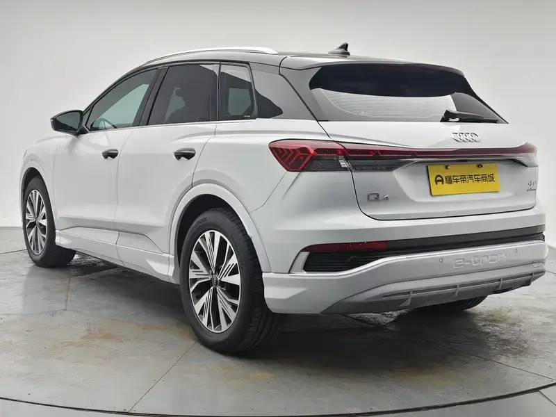 2024 Audi Q4 e-tron с пробегом 6 300 км
