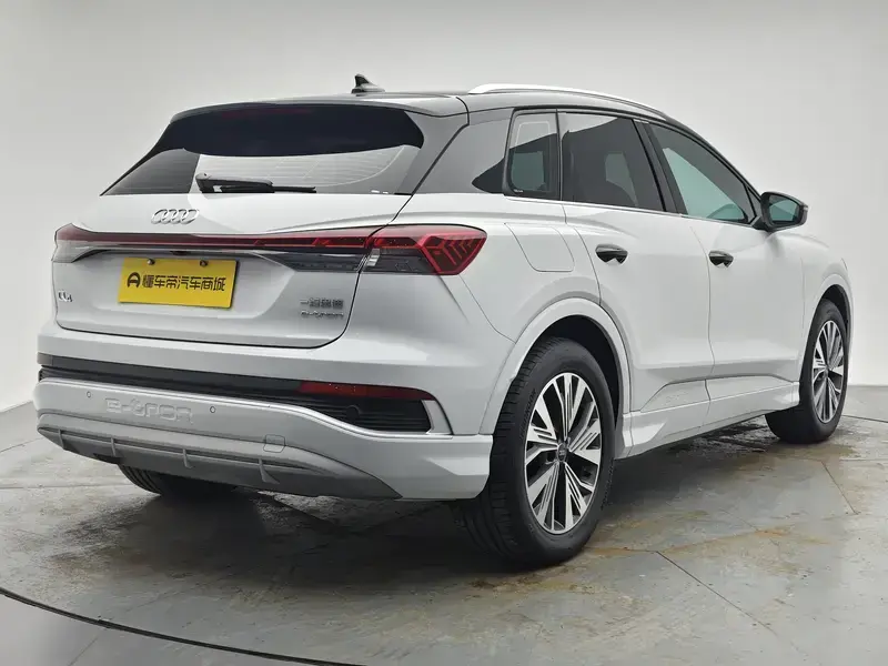 2024 Audi Q4 e-tron с пробегом 6 300 км