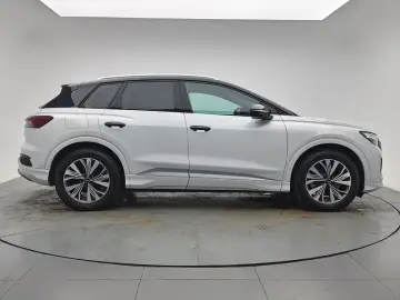 2024 Audi Q4 e-tron с пробегом 6 300 км