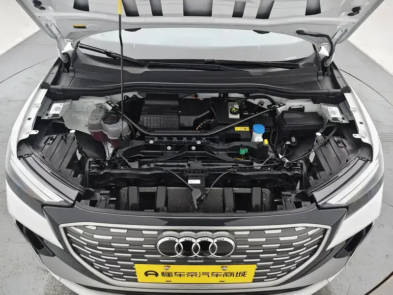 2024 Audi Q4 e-tron с пробегом 6 300 км