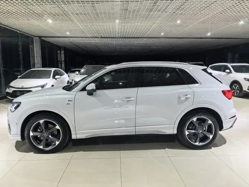 2023 Audi Q3 с пробегом 38 000 км