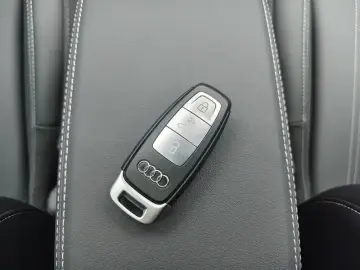 2024 Audi Q4 e-tron с пробегом 6 300 км