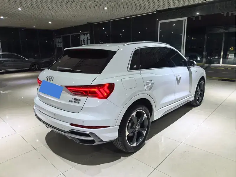 2023 Audi Q3 с пробегом 38 000 км