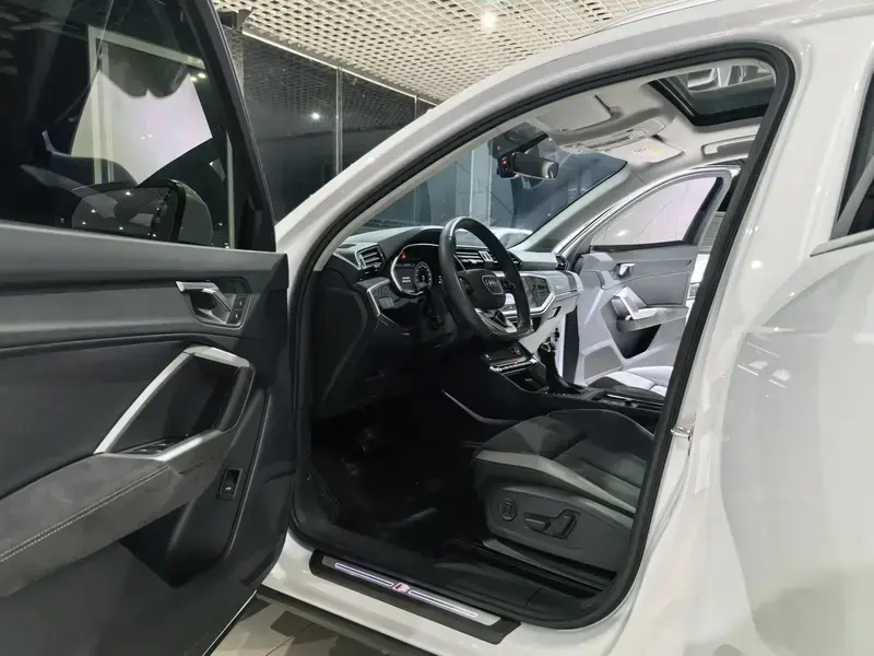 2023 Audi Q3 с пробегом 38 000 км