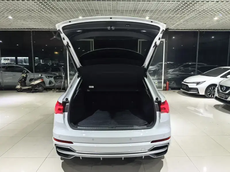 2023 Audi Q3 с пробегом 38 000 км