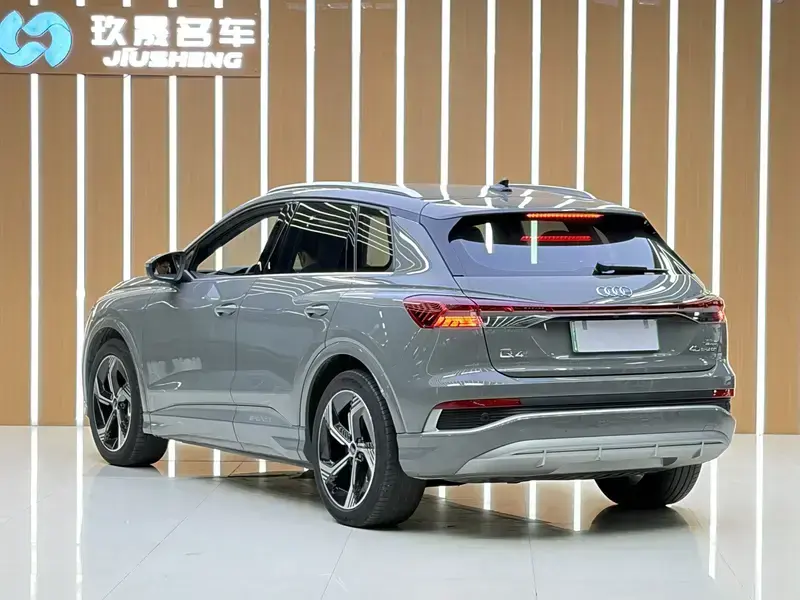 2024 Audi Q4 e-tron с пробегом 34 400 км