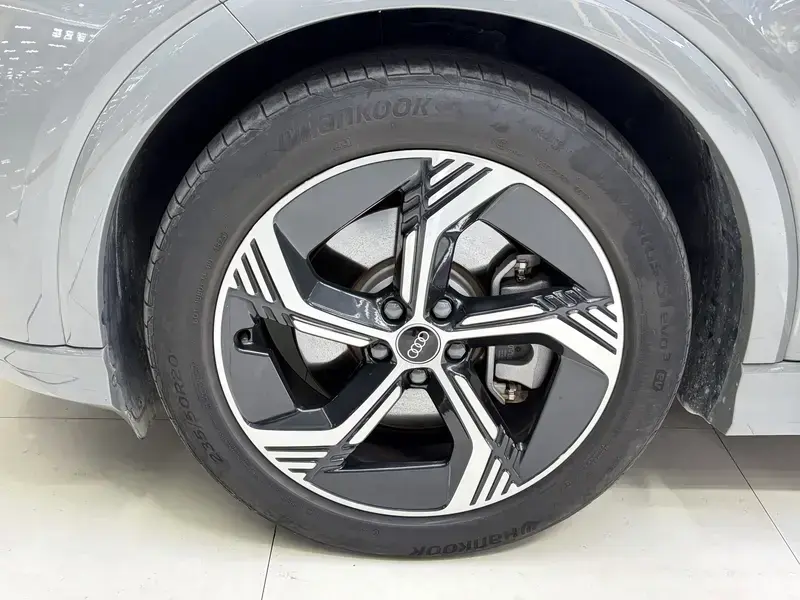 2024 Audi Q4 e-tron с пробегом 34 400 км