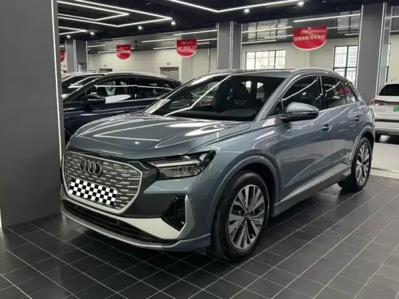 2024 Audi Q4 e-tron с пробегом 23 000 км