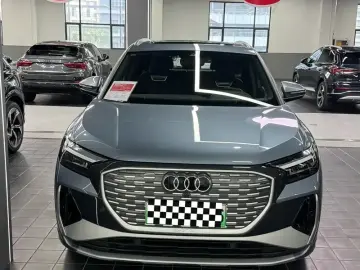 2024 Audi Q4 e-tron с пробегом 23 000 км