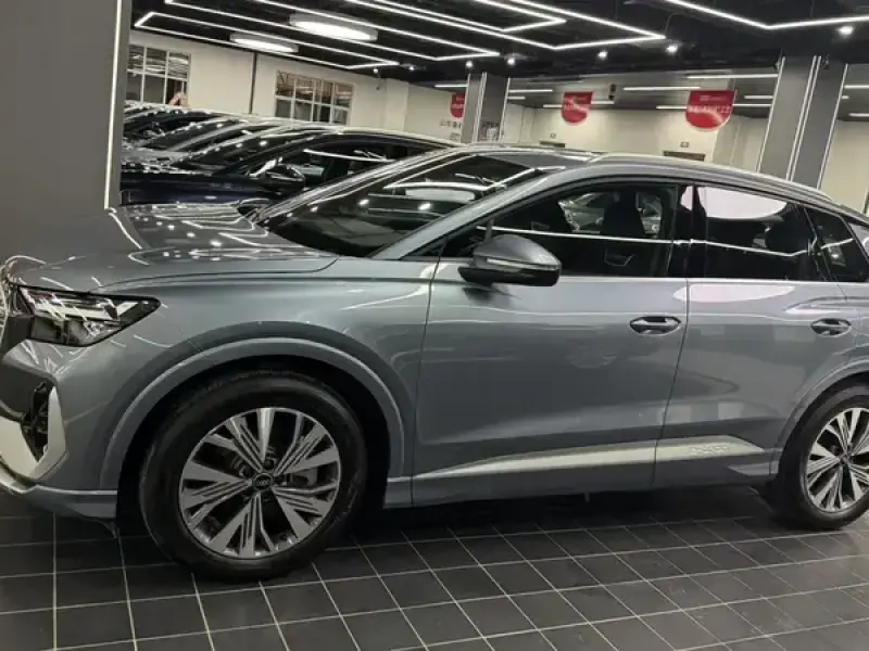 2024 Audi Q4 e-tron с пробегом 23 000 км