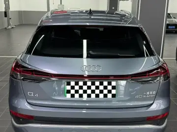 2024 Audi Q4 e-tron с пробегом 23 000 км