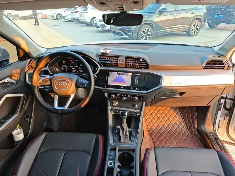 2023 Audi Q3 с пробегом 21 000 км