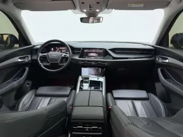 2023 Audi Q6 с пробегом 77 000 км