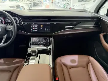 2024 Audi Q7 с пробегом 13 000 км