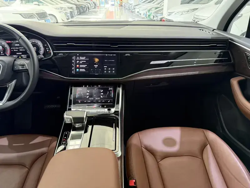 2024 Audi Q7 с пробегом 13 000 км