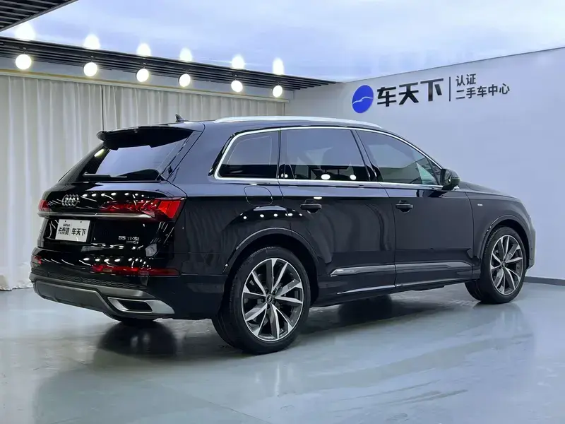 2022 Audi Q7 с пробегом 135 000 км
