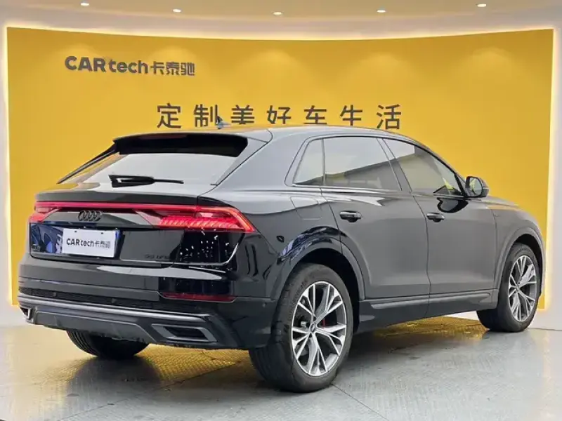 2022 Audi Q8 с пробегом 77 000 км