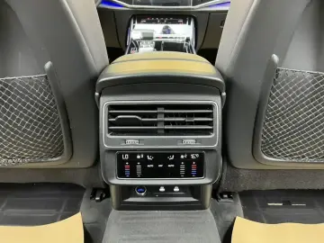 2022 Audi Q8 с пробегом 77 000 км