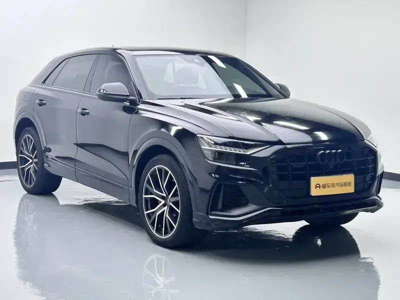 2019 Audi Q8 с пробегом 67 900 км