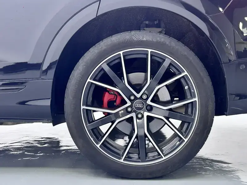 2019 Audi Q8 с пробегом 67 900 км