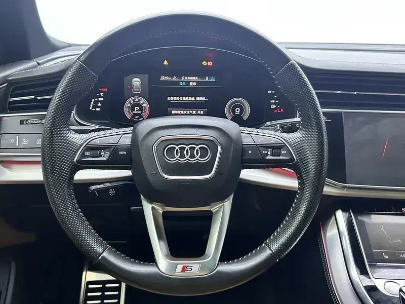 2019 Audi Q8 с пробегом 67 900 км