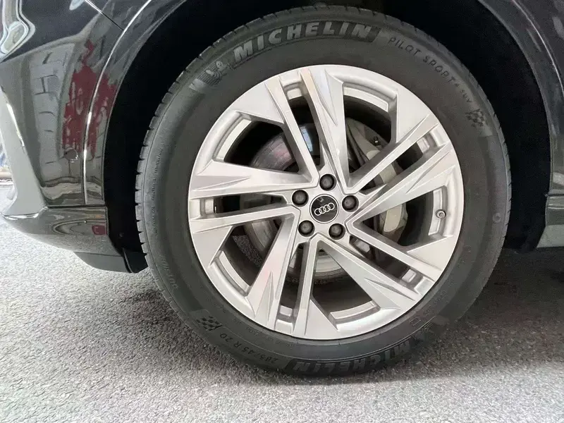2023 Audi Q7 с пробегом 63 000 км