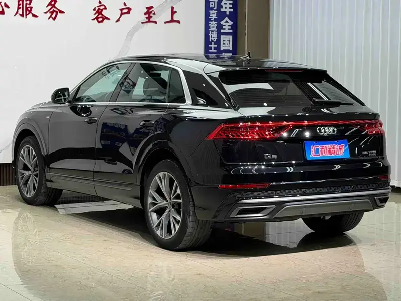 2021 Audi Q8 с пробегом 89 900 км