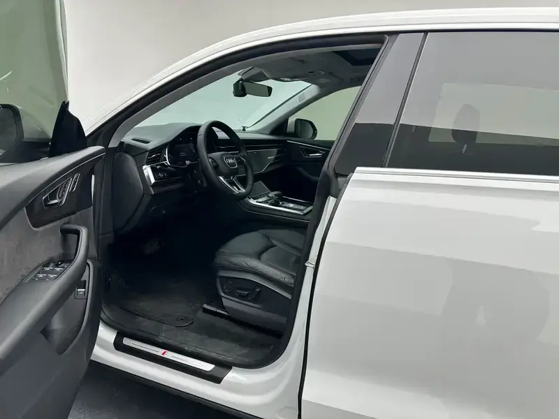 2019 Audi Q8 с пробегом 61 700 км