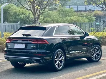 2021 Audi Q8 с пробегом 70 000 км